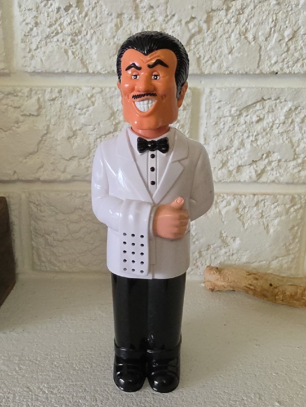 Vtg 1996 "Obnoxious Waiter" talking pepper grinder produced by Fun-damentals.